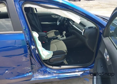 2023 Kia Forte Lxs z USA, uszkodzony, nr VIN 3KPF24ADXPE624256